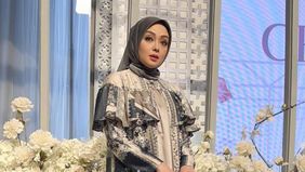 Artis dan presenter ternama, Terry Putri yang memutuskan tinggal di Amerika Serikat setelah memutuskan menikah dengan Derly Darmawan pada 2022 lalu.