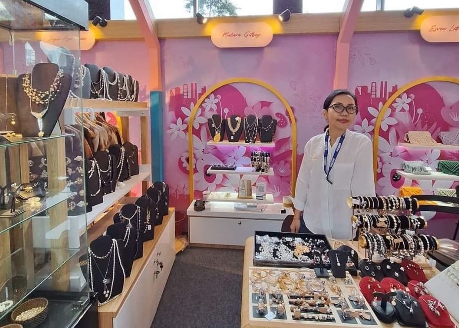 Mutiara Gitbay, salah satu peserta Pertamina UMK Academy 2024 yang berhasil masuk ke skala nasional. Pipin Fitria, pemilik UMK berharap dapat menggali ilmu untuk mengembangkan bisnisnya. <b>(Pertamina)</b>