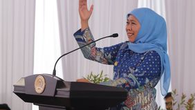 Gubernur Jawa Timur Khofifah Indar Parawansa menanggapi insiden kericuhan yang terjadi di Gedung Negara Grahadi, Surabaya, saat aksi unjuk rasa. Ia memastikan bahwa peserta aksi yang sempat diamankan kepolisian, terutama yang masih berstatus pelajar,