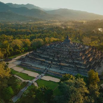 InJourney: Stair Lift di Candi Borobudur Dipasang Tanpa Paku dan Bor