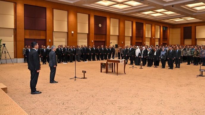 Menteri Keuangan (Menkeu) Suahasil Nazara melantik dan mengukuhkan 17 pejabat di lingkungan Kementerian Keuangan, bertempat di Auditorium Cakti Budhi Bhakti, Gedung Mar&rsquo;ie Muhammad, Kantor Pusat Direktorat Jenderal Pajak (DJP), Jakarta 5  Oktober 2026.