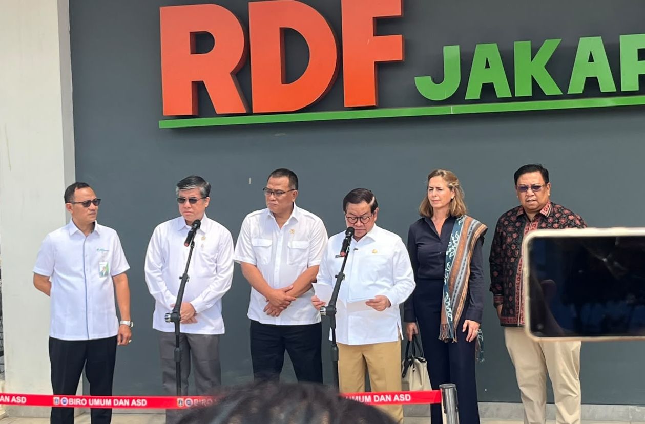 Menteri Ketenagakerjaan Yassierli, Menteri LH Jumhur Hidayat, dan Pramono <b>(NTVNews.id/Adiansyah)</b>