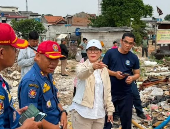 Kepala Dinas Komunikasi, Informatika, dan Statistik (Kominfotik) DKI Jakarta, Marulina Dewi (Tengah) <b>(Pemprov DKI)</b>