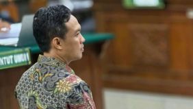 Bupati nonaktif Cilacap Syamsul Auliya Rachman didakwa memaksa para kepala organisasi perangkat daerah (OPD) di lingkungan Pemerintah Kabupaten Cilacap untuk mengumpulkan uang yang digunakan memenuhi kebutuhan tunjangan hari raya (THR) saat Lebaran.