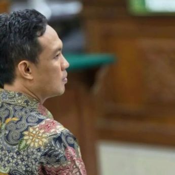 Bupati Nonaktif Cilacap Didakwa Paksa Kepala OPD Kumpulkan Uang untuk THR