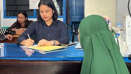 Momen Haru Dokter Puskesmas Bantu Ibu Lahirkan 2 Bayi Kembar di Langkat saat Banjir