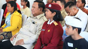Presiden RI Prabowo Subianto menegaskan bahwa Sekolah Rakyat merupakan wujud kehadiran negara untuk membantu masyarakat yang paling membutuhkan, khususnya anak-anak dari keluarga kurang mampu agar memperoleh akses pendidikan yang layak.