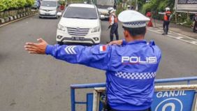 Kepolisian Resor Bogor menerapkan rekayasa lalu lintas di Jalur Wisata Puncak, Kabupaten Bogor, Jawa Barat untuk mengurai kemacetan selama libur panjang Idul Adha 14-18 Juni 2024.