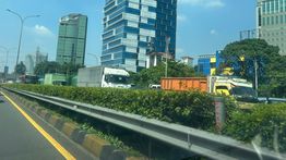 Jalan tol JORR arah Ciledug Macet Parah