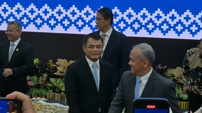 Direktur Jenderal Bea dan Cukai Kementerian Keuangan Djaka Budhi Utama membantah adanya konflik internal antara dirinya dengan Purbaya Yudhi Sadewa saat masih menjabat sebagai Menteri Keuangan.