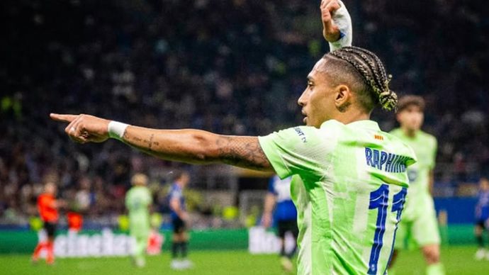 Penyerang Barcelona, Raphinha berada di urutan tertas daftar pencetak gol terbanyak Liga Champions 2024/2025 bersama Serhou Guirassy.