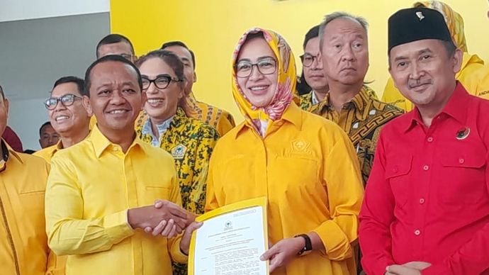 Bahlil serahkan surat rekomendasi ke Airin dan Ade