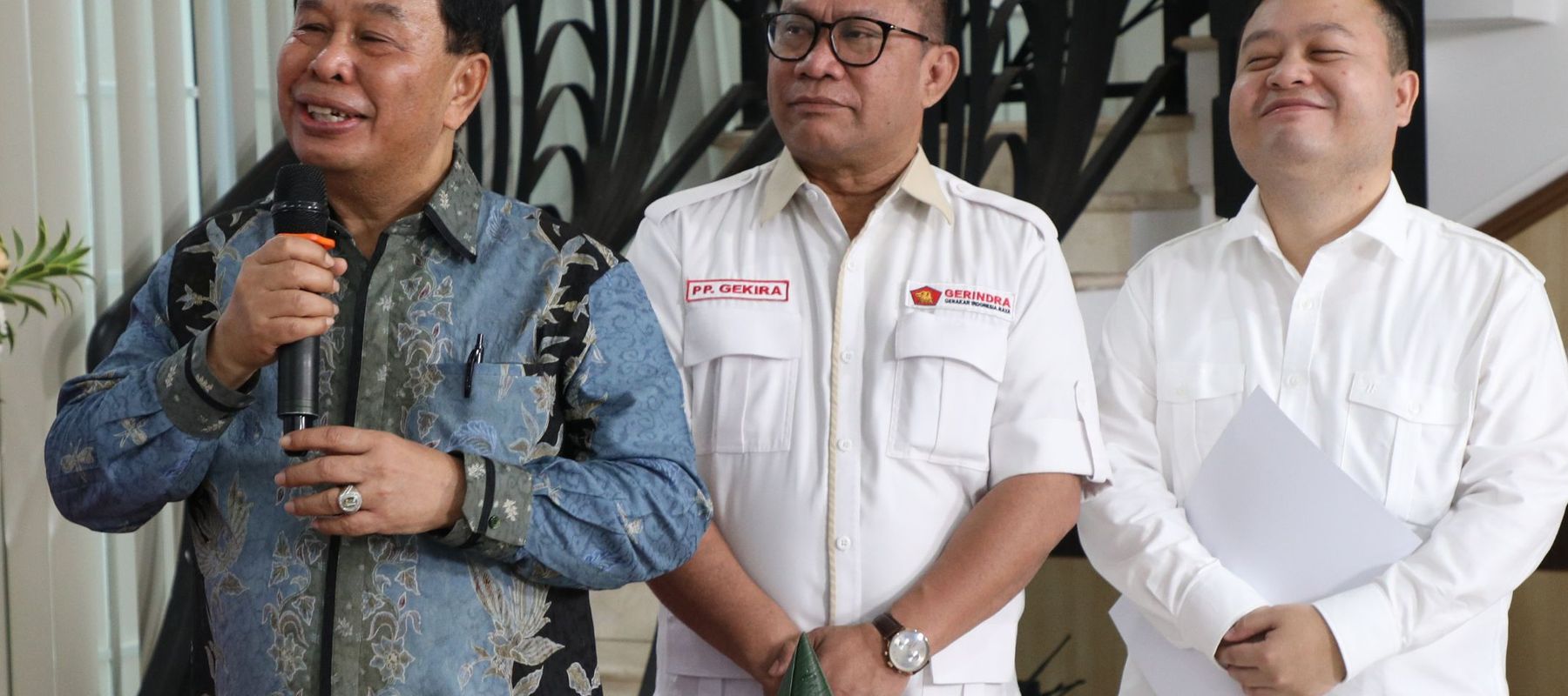 Presiden NT Corp Nurdin Tampubolon (kiri) saat peresmian kantor sekretariat Gekira