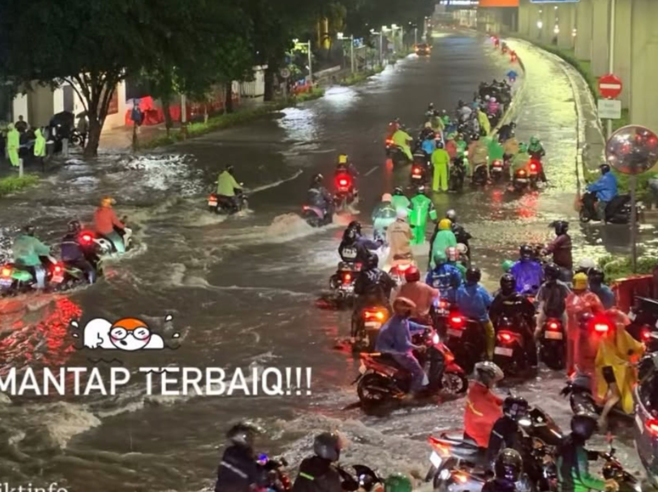 Banjir di Kuningan, Jaksel <b>(Instagram @jkt.info)</b>