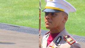 Dia mengikuti seleksi dengan perwakilan dari TNI AD, TNI U dan TNI AL di Istana.
