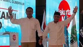 Ridwan Kamil dan Suswono nyanyikan pantun dalam deklarasi pencalonan mereka sebagai Gubernur dan Wakil Gubernur Jakarta.