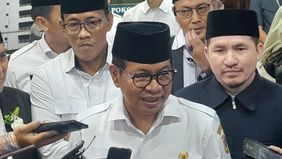 Gubernur Jakarta, Pramono Anung mengungkapkan bahwa Pemerintah Provinsi DKI Jakarta saat ini masih menunggu terbitnya Peraturan Presiden (Perpres) sebagai dasar hukum pelaksanaan program sekolah swasta gratis.