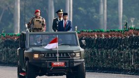 Presiden Joko Widodo (Jokowi) menggunakan kendaraan Maung buatan dari PT. Pindad (Persero) pada HUT ke-79 TNI di Monumen Nasional (Monas) Jakarta Pusat hari ini, Sabtu (5/10/2024).