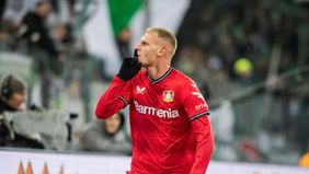 Kabar mengejutkan datang dari dunia sepak bola. Pemain Lille yang tengah dipinjamkan dari Atalanta, Mitchel Bakker, disebut-sebut menjadi target terbaru PSSI.