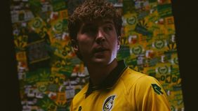 Penyerang Timnas Indonesia Ole Romeny resmi melanjutkan kariernya di Liga Belanda (Eredivisie) setelah bergabung dengan Fortuna Sittard pada bursa transfer musim panas 2026. Kepastian tersebut diumumkan langsung oleh klub melalui akun media sosial me