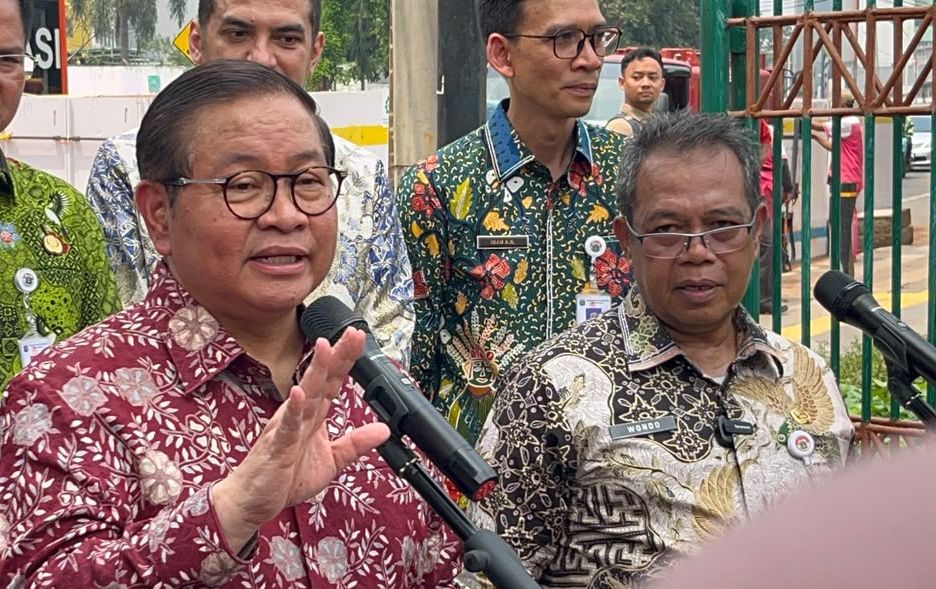 Pramono Anung dan Kepala Dinas Bina Marga Heru Suwondo <b>(NTVNews.id/Adiansyah)</b>