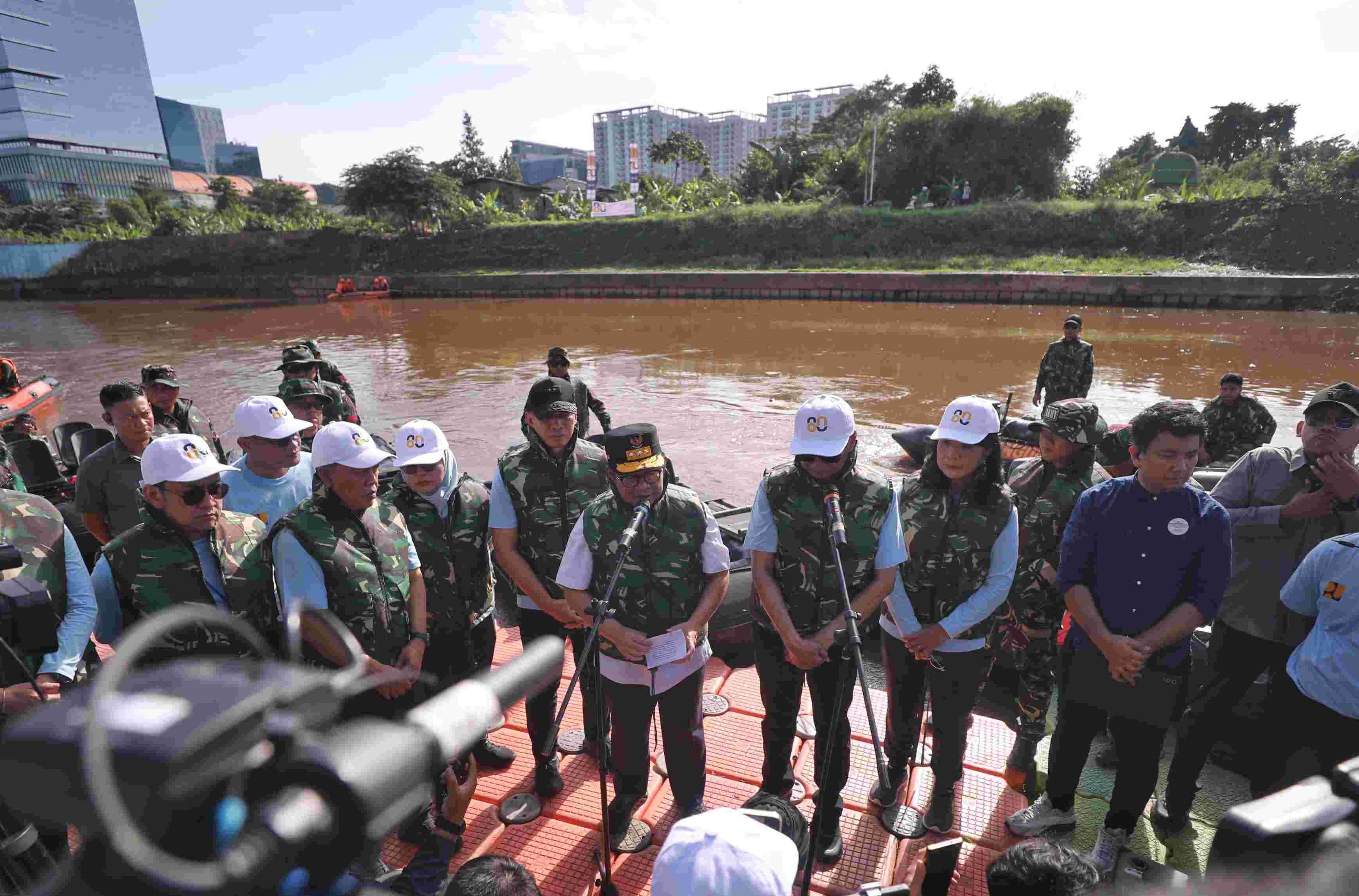 Pramono Anung Inspeksi Ciliwung, Cikoko, Pancoran, Jakarta Selatan <b>(Humas Pemprov DKI)</b>