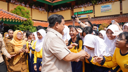 Kala Prabowo Dengarkan Cita-Cita Pelajar SMP 111 Jakarta Barat: Jadi Presiden hingga Bawa Indonesia ke Piala Dunia