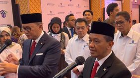 Bahlil Lahadalia resmi menyerahkan jabatan Menteri Investasi/Kepala BKPM kepada Rosan Roeslani.