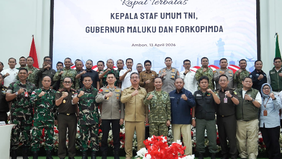 Satuan Tugas Penertiban Kawasan Hutan (PKH) bersama Komando Daerah Militer XV/Pattimura melaksanakan operasi terpadu untuk menindak aktivitas Penambangan Emas Tanpa Izin (PETI) di kawasan Gunung Botak, Pulau Buru, Provinsi Maluku.