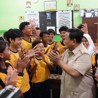Tinjau MBG di SMPN 111 Jakarta Barat, Prabowo Disambut Sorak Gembira Para Siswa
