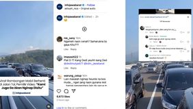 Sebuah video viral di media sosial memperlihatkan rombongan mobil yang berhenti di tengah ruas jalan tol