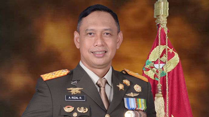 Menteri Badan Usaha Milik Negara (BUMN) Erick Thohir menunjuk Mayor Jenderal (Mayjen) TNI Ahmad Rizal Ramdhani sebagai Direktur Utama (Dirut) Perum Bulog. 