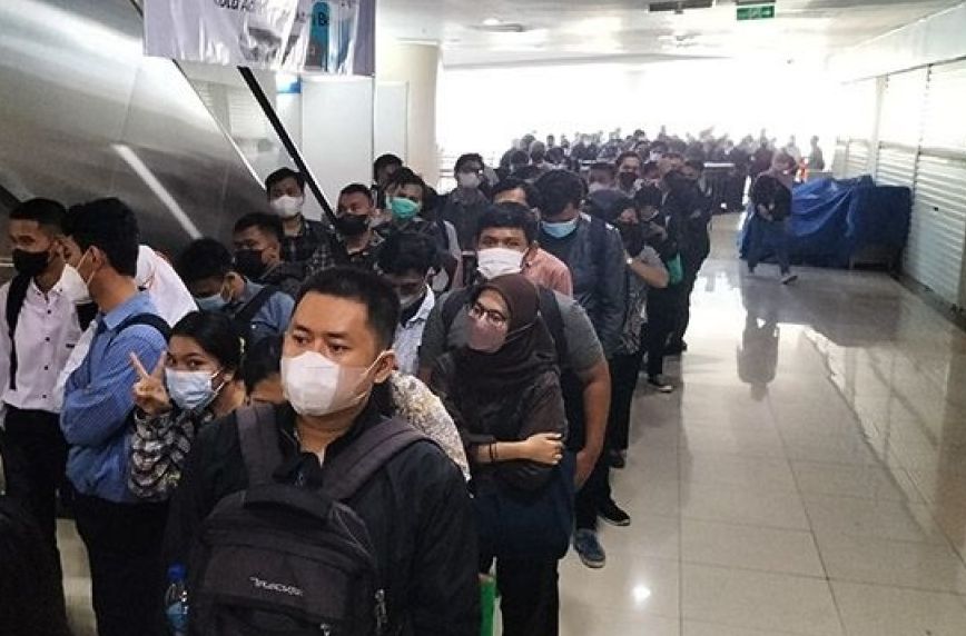 Antrean pencari kerja <b>(Antara)</b>