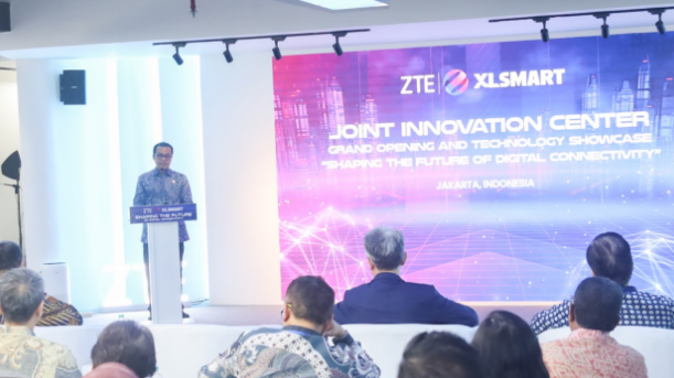 Wakil Menteri Komunikasi dan Digital Nezar Patria menegaskan bahwa Indonesia tidak cukup hanya fokus pada pembangunan infrastruktur, melainkan perlu melakukan lompatan digital yang mampu menghadirkan solusi konkret bagi masyarakat. Menurutnya, arah t <b>(Komdigi)</b>