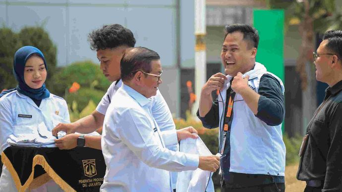 Pramono Anung Lepas 584 Pasukan Putih