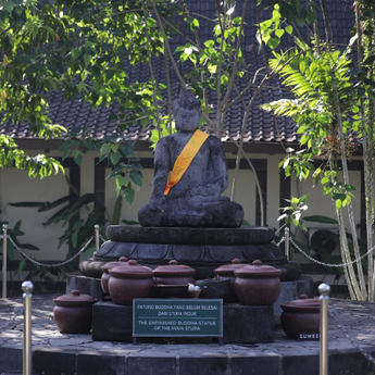 Jelang Hari Raya Waisak, Arca Unfinished Buddha di Candi Borobudur Dipindahkan ke Lokasi Asal di Lapangan Kenari untuk Pelestarian Budaya