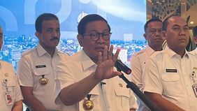 Gubernur DKI Jakarta, Pramono Anung mengambil langkah tegas dengan membebastugaskan Lurah Kalisari, Pasar Rebo, Jakarta Timur, Siti Nurhasanah, usai polemik penanganan aduan warga yang dibalas menggunakan gambar hasil rekayasa artificial intelligence