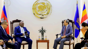 Menteri Hak Asasi Manusia (HAM) Republik Indonesia, Natalius Pigai mengadakan pertemuan dengan Menteri Senior Urusan HAM Kamboja, Keo Remy di Kantor Komite HAM Kamboja, Phnom Penh, Senin, 24 November 2025.