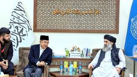 Ketua Dewan Masjid Indonesia (DMI) Jusuf Kalla melakukan pertemuan dengan Menteri Pendidikan Afghanistan, Maulwi Habibullah Agha.