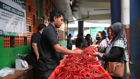 Harga sejumlah komoditas pangan naik seperti cabai rawit merah, daging ayam, dan daging sapi pada Rabu, 19 Agustus 2026.
