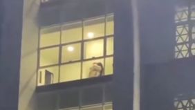 Viral tersebar video yang tidak senonoh di media sosial, video itu menampilkan seorang pria dan wanita yang terlihat tengah bercumbu di dalam sebuah bangunan kampus UINSA.