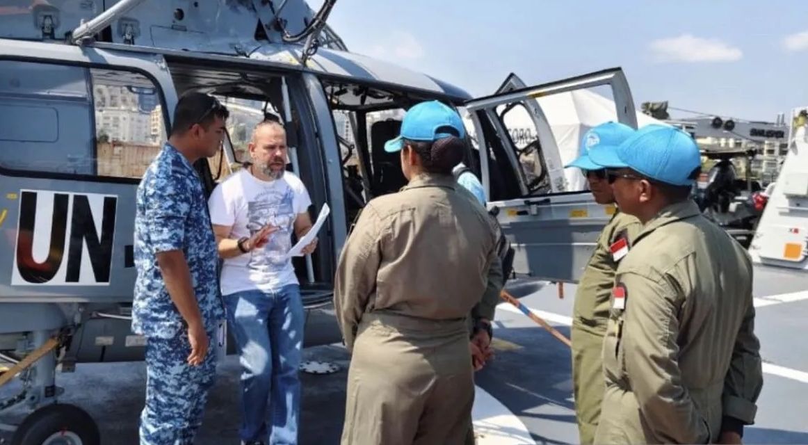 Tim inspeksi PBB mengecek kesiapan kapal, helikopter, dan pasukan Satgas MTF TNI Kontingen Garuda XXVIII-O UNIFIL di Dermaga 4 Pelabuhan Beirut, Lebanon, Rabu (26/6/2024) <b>(Antara)</b>