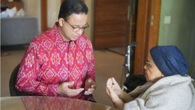 Anies Baswedan tidak terlihat saat pengumuman calon kepala daerah oleh PDIP meski dirinya mengenakan pakaian merah khas partai tersebut.