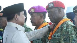 Tahan Tangis Letda Bayani 'Rambo' Kopassus saat Dikasih Penghargaan dari Prabowo