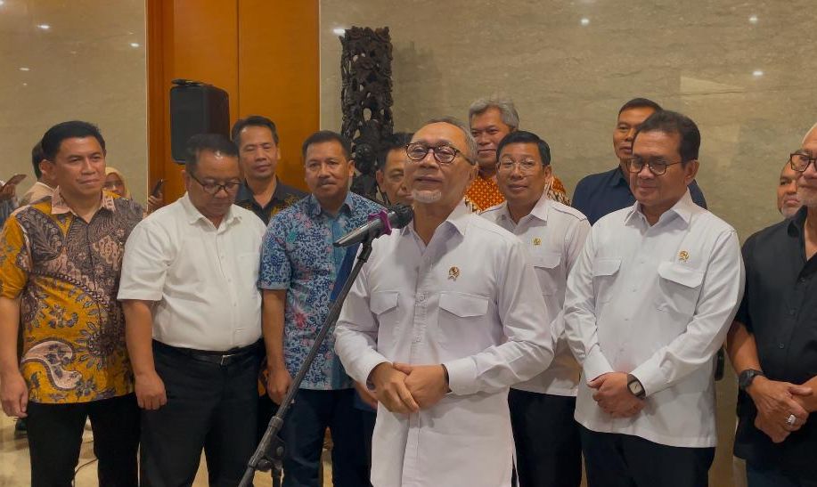 Menteri Koordinator Bidang Pangan Zulkifli Hasan (Menko Zulhas) memastikan pasokan ayam ras dan telur aman selama bulan Ramadan dan Idul Fitri 2025. <b>(Ntvnews.id-Muslimin Trisyuliono)</b>