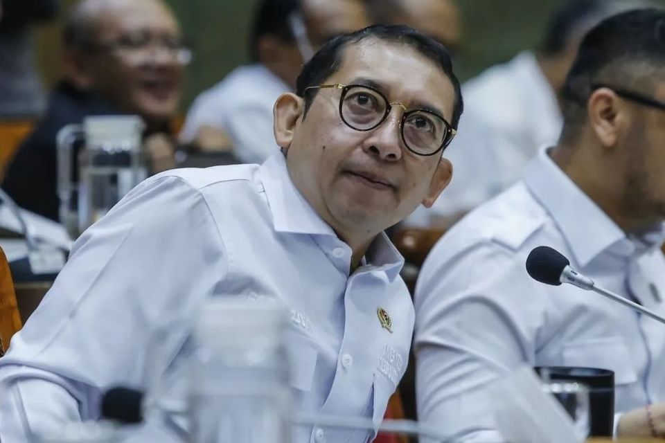 Menteri Kebudayaan Fadli Zon (kiri) bersama Wakil Menteri Kebudayaan Giring Ganesha (kanan) mengikuti rapat kerja dengan Komisi X DPR di Kompleks Parlemen, Senayan, Jakarta, Rabu, 21 Januari 2026. Rapat tersebut membahas rencana kerja strategis tahun <b>(Antara)</b>