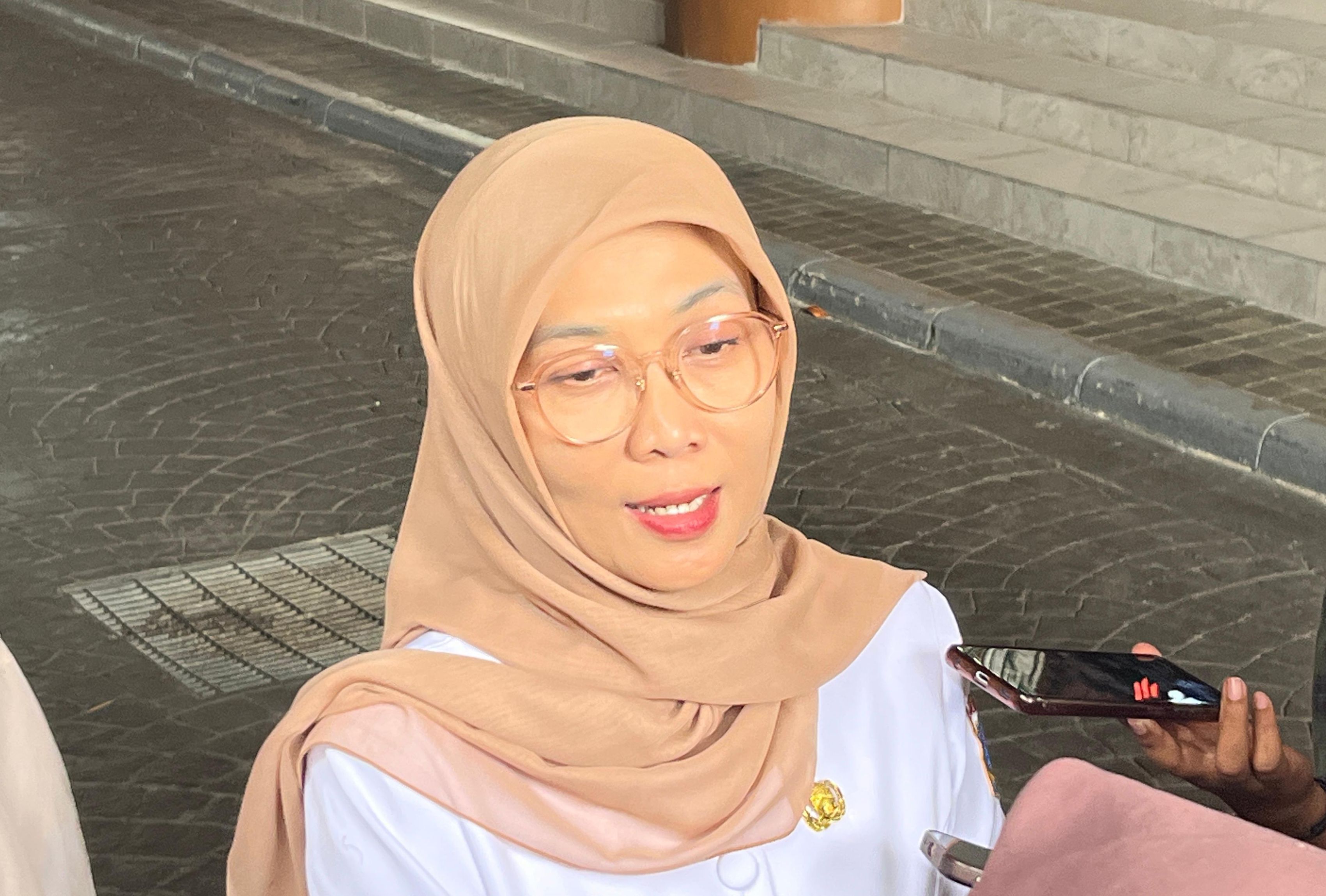 Ani Ruspitawati di halaman Balai Kota DKI, Rabu, 8 April 2026. <b>(Ntvnews.id/Adiansyah)</b>