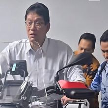 Momen Purbaya Jajal Naik Moge Patwal: Berat, Enakan Motor Bebek
