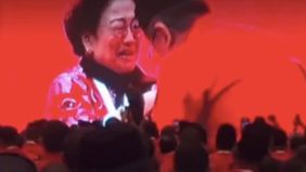 Ketua Umum Partai Demokrasi Indonesia Perjuangan (PDI-P), Megawati Soekarnoputri tampak emosional saat menyambut kehadiran Hasto Kristiyanto, Sekretaris Jenderal (Sekjen) demisioner, dalam Kongres PDI-P di Bali