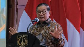 Pemerintah Provinsi (Pemprov) DKI Jakarta mulai bergerak serius menangani maraknya populasi ikan sapu-sapu yang dinilai merusak ekosistem perairan. Gubernur DKI Jakarta, Pramono Anung, secara tegas menginstruksikan operasi pembersihan dilakukan di se